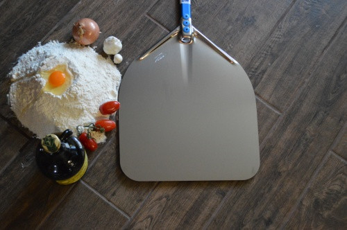 Aluminum pizza shovel. GI. 33x33 cm / 150 cm